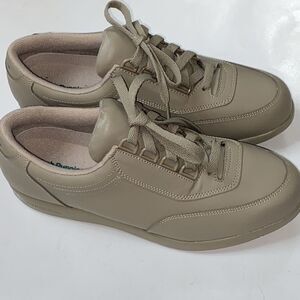 Hush Puppies The Body Leather Upper Shoe Women Shoes Size 9.5EW